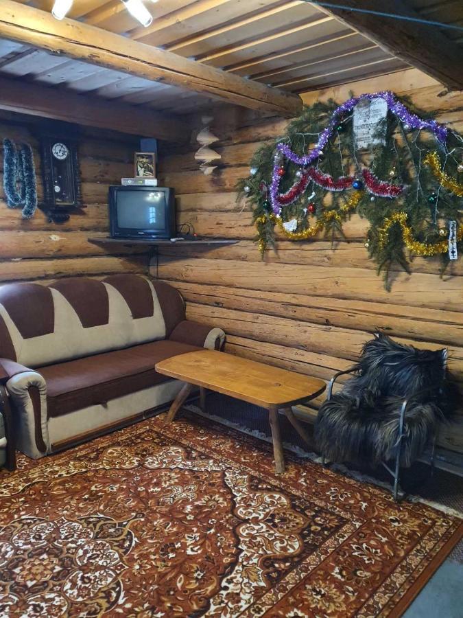 Хатина Біля Потока Villa ลุมชอเร ภายนอก รูปภาพ
